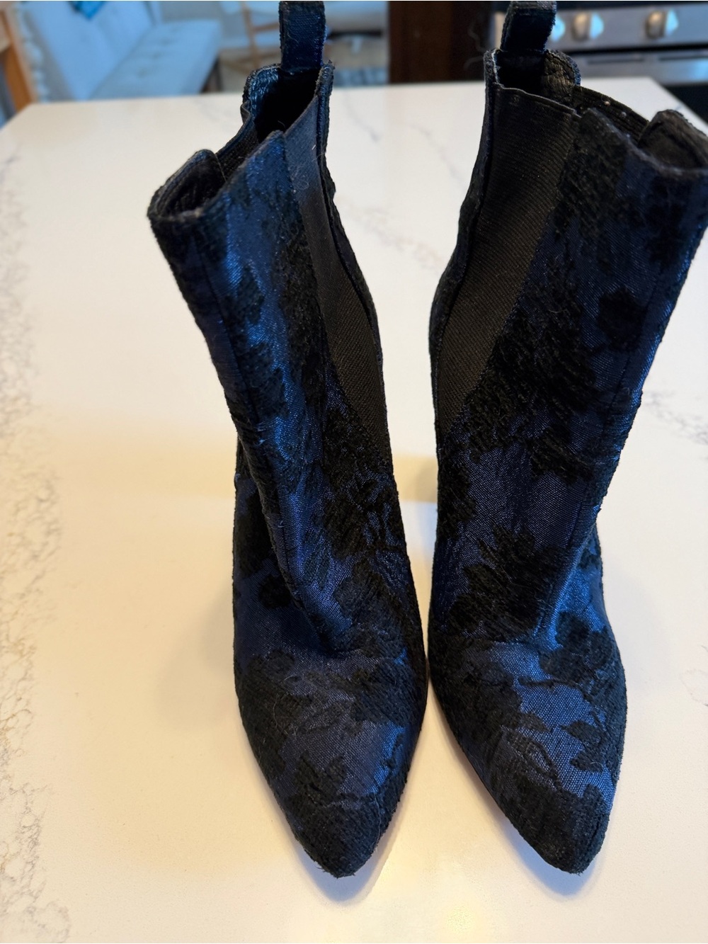 Women's Black Textured Pointed-Toe Chelsea Boots 4” heel height
